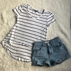 🚨EXPRESS WHITE NAVY STRIPED T SHIRT🚨